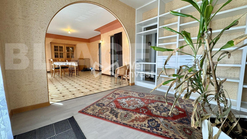 Maison - 121 m² - 8 pièces