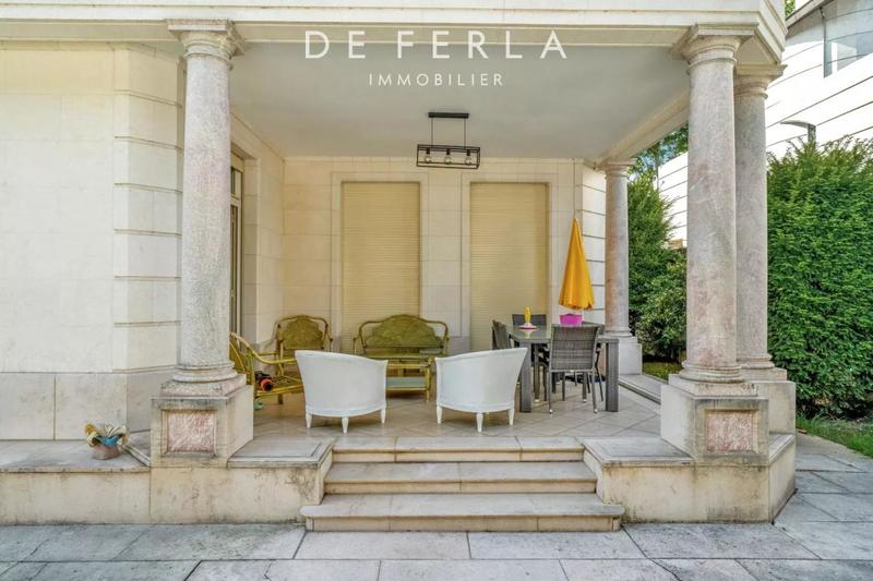 Hôtel particulier - 326 m² - 10 pièces