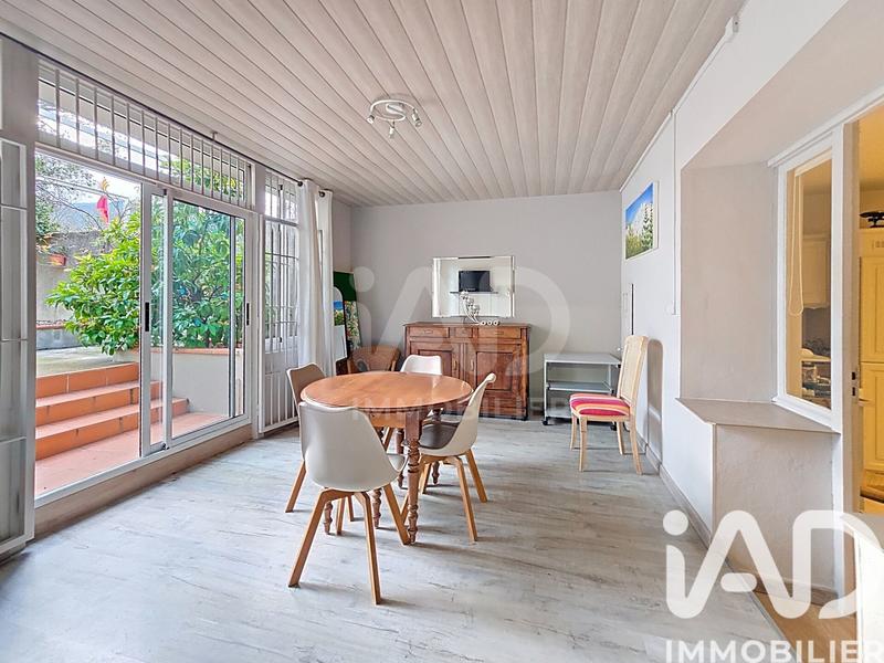 Maison - 250 m² - 8 pièces