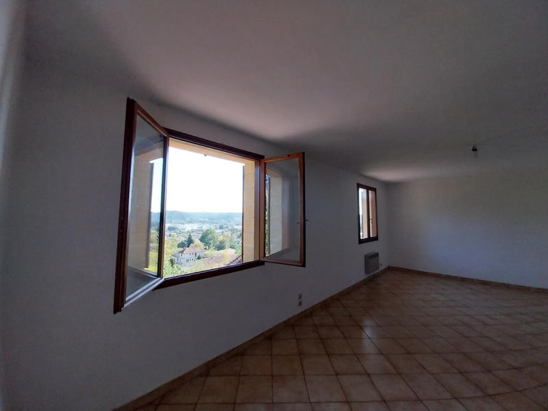 Maison - 239 m² - 8 pièces