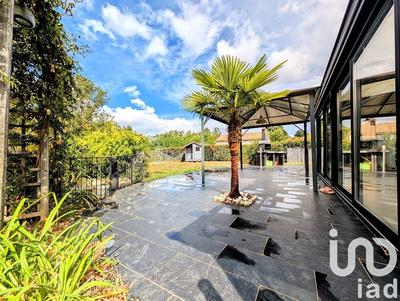 Maison - 185 m² - 8 pièces