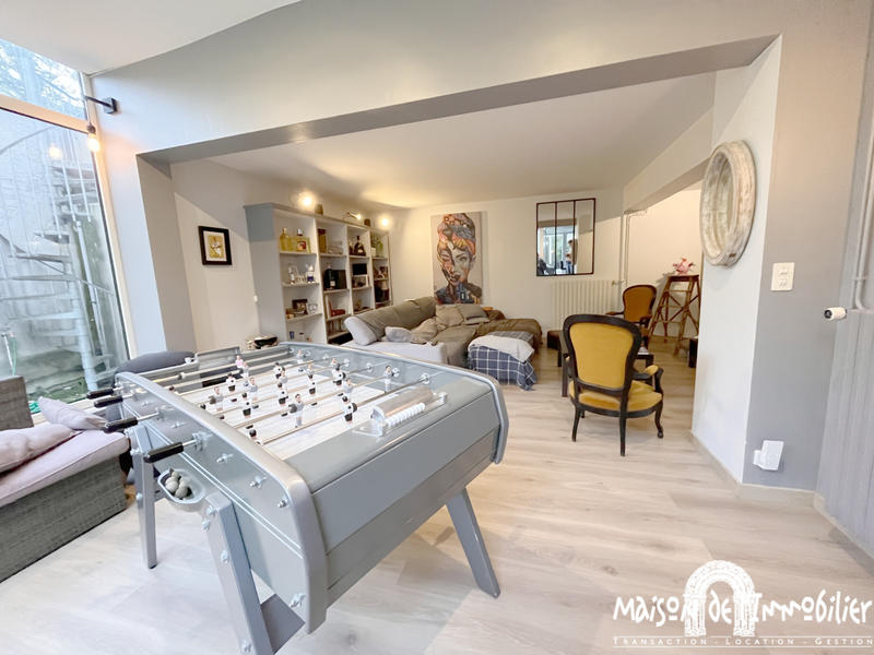 Maison - 256 m² - 12 pièces