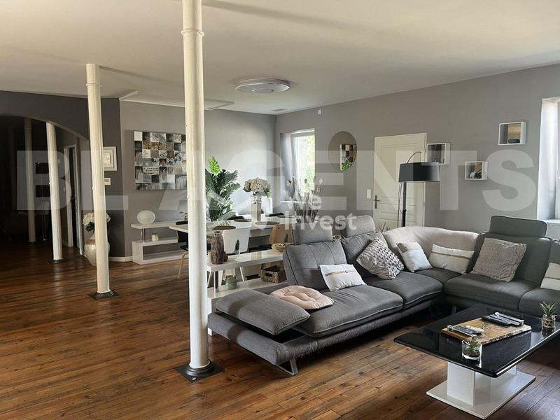 Maison - 300 m² - 6 pièces