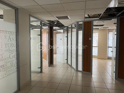 Local commercial - 150 m² - 5 pièces