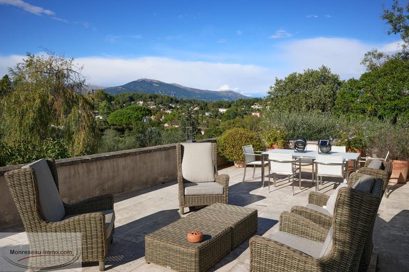 Maison - 700 m² - 10 pièces