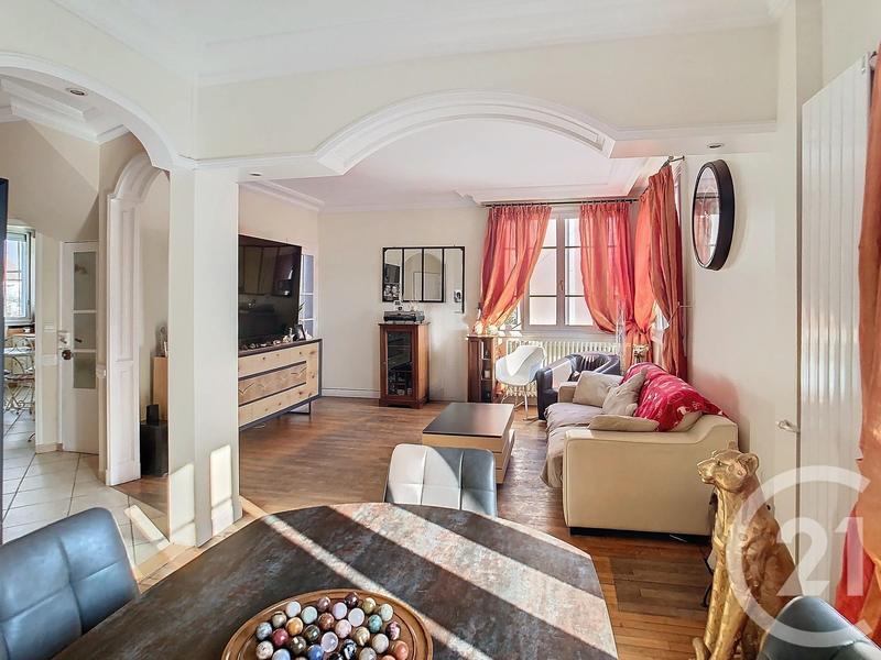 Maison - 180 m² - 8 pièces