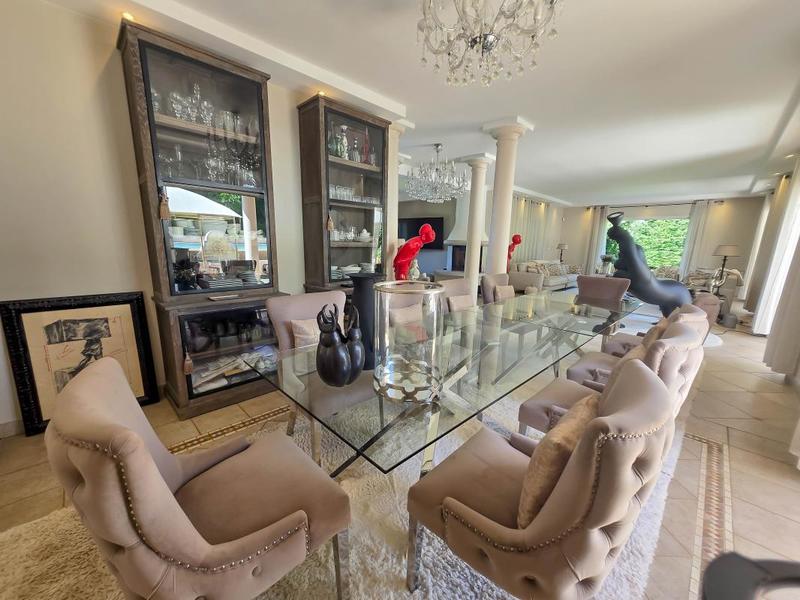 Villa - 329 m² - 6 pièces