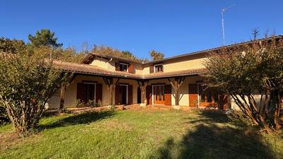 Maison - 246 m² - 8 pièces