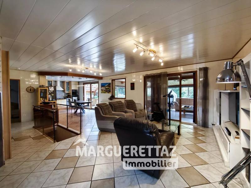 Maison - 198 m² - 8 pièces