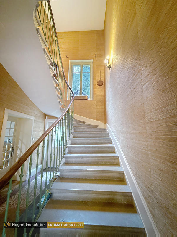 Propriété - 360 m² - 12 pièces