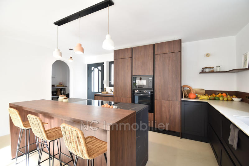 Maison - 205 m² - 7 pièces