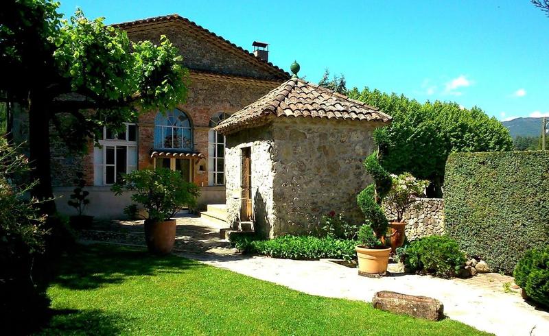 Propriété - 238 m² - 7 pièces