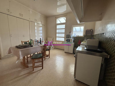 Maison traditionnelle - 238 m² - 7 pièces