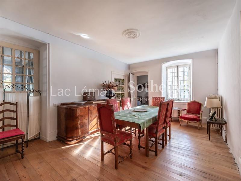 Maison - 1 131 m² - 15 pièces