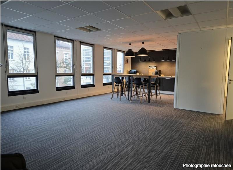 Bureau - 207 m² - 1 pièce