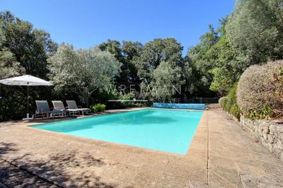 Maison - 236 m² - 7 pièces