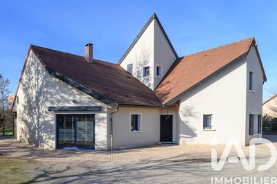 Maison - 213 m² - 7 pièces