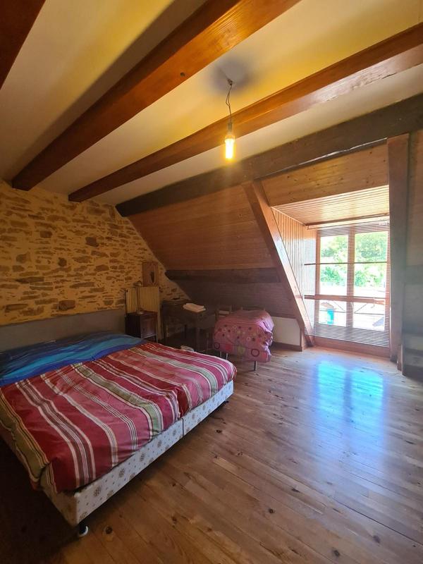 Maison - 203 m² - 9 pièces