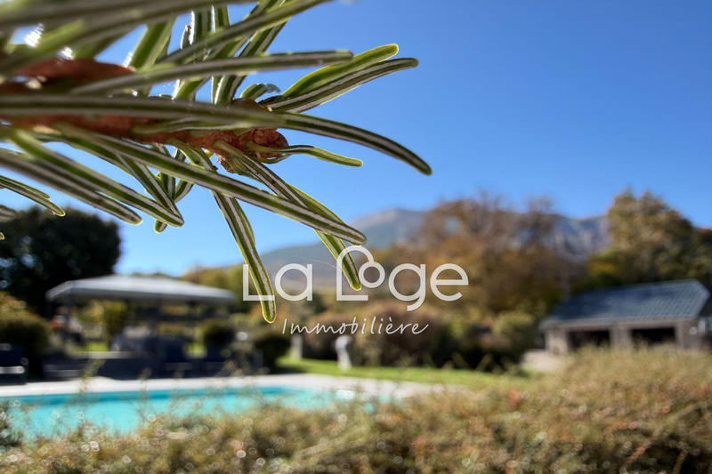 Maison - 6 360 m² - 10 pièces