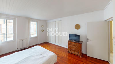 Maison - 340 m² - 8 pièces