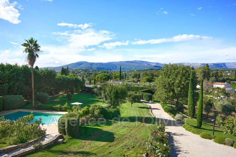 Propriété - 820 m² - 10 pièces