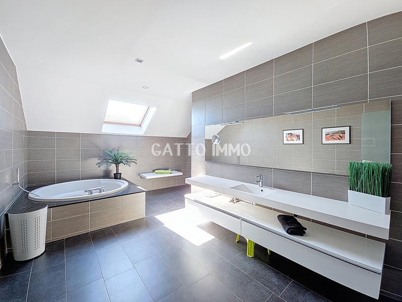 Villa - 311 m² - 7 pièces