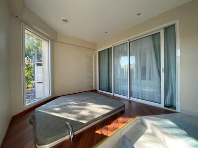 Maison - 219 m² - 8 pièces