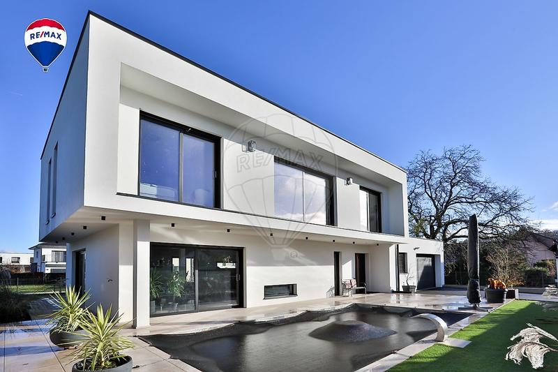 Maison - 348 m² - 7 pièces