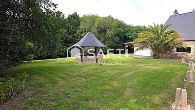 Local commercial - 1 353 m² - 20 pièces