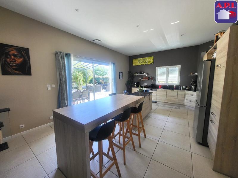 Maison - 239 m² - 7 pièces