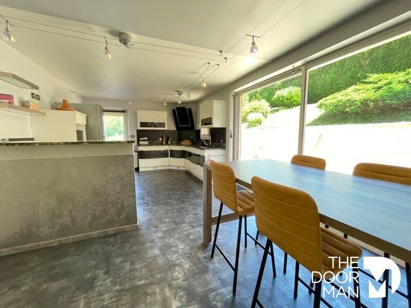 Maison - 200 m² - 7 pièces