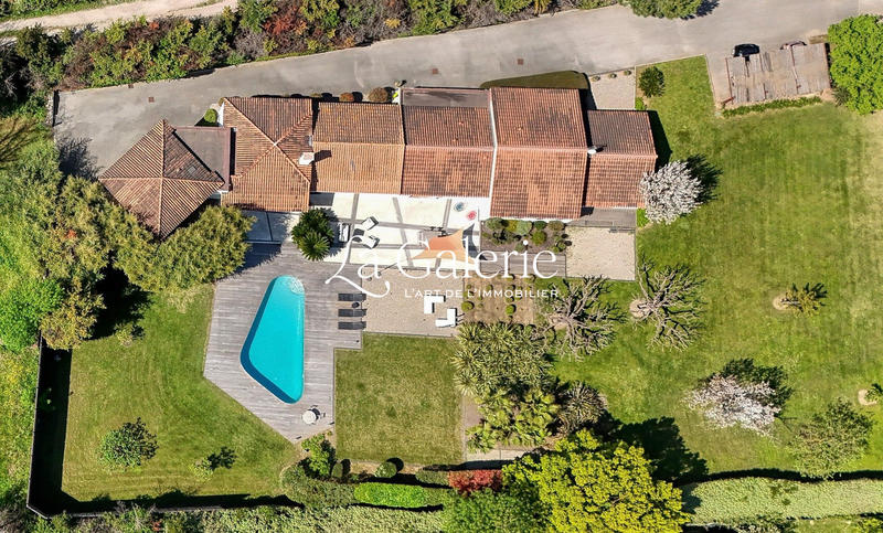 Villa - 295 m² - 7 pièces