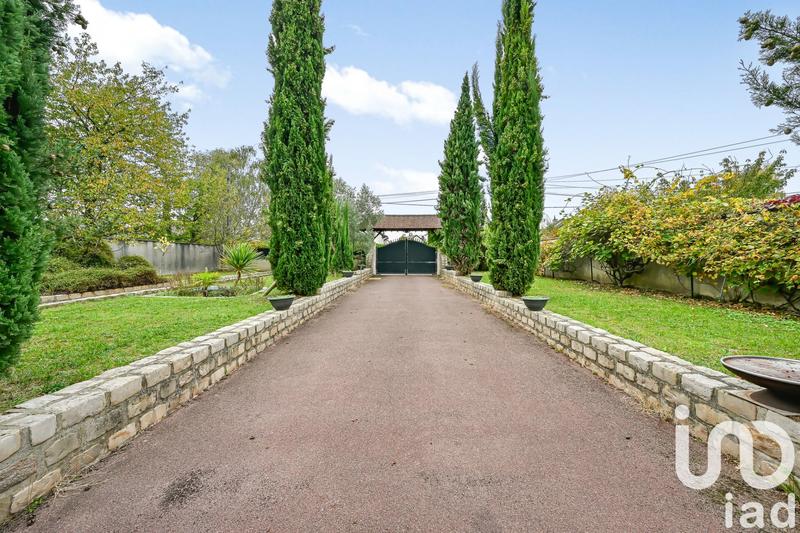 Maison - 240 m² - 11 pièces