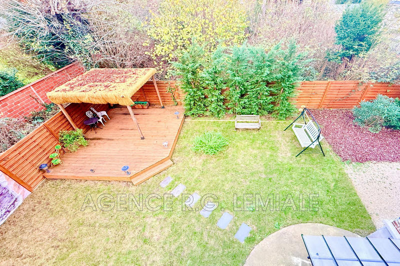 Maison - 210 m² - 8 pièces