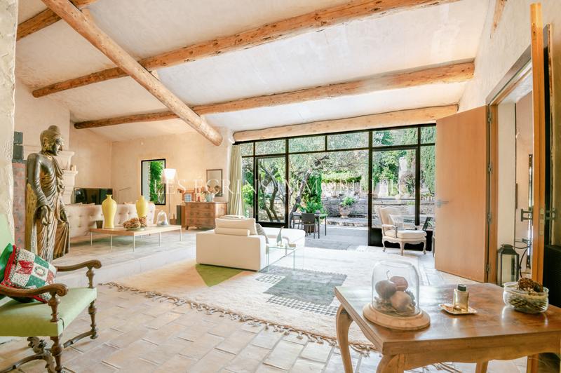 Maison - 600 m² - 8 pièces