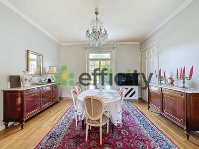 Chaumière - 214 m² - 9 pièces