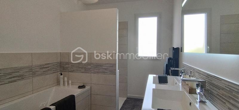 Maison - 99 m² - 4 pièces