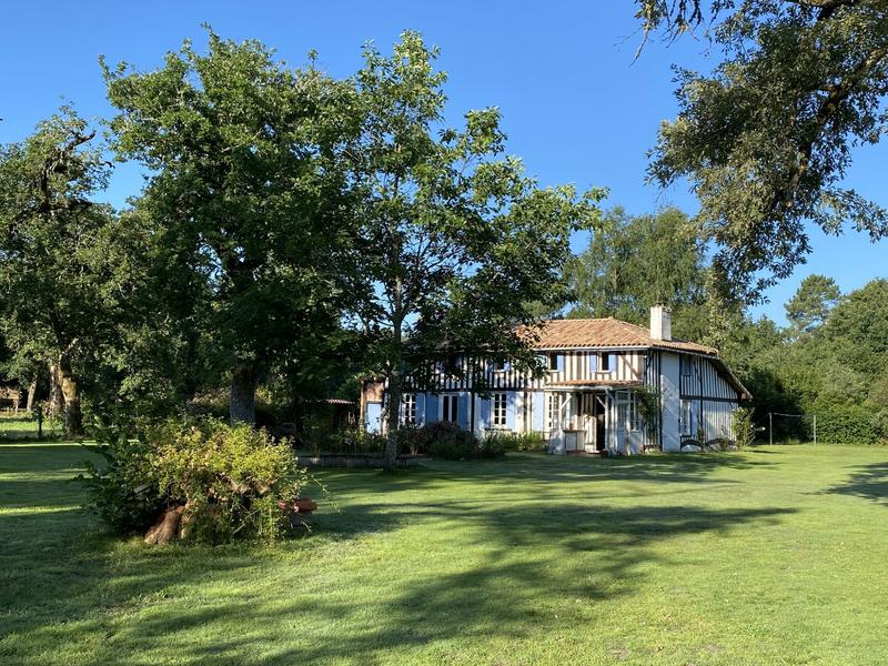 Maison - 240 m² - 10 pièces