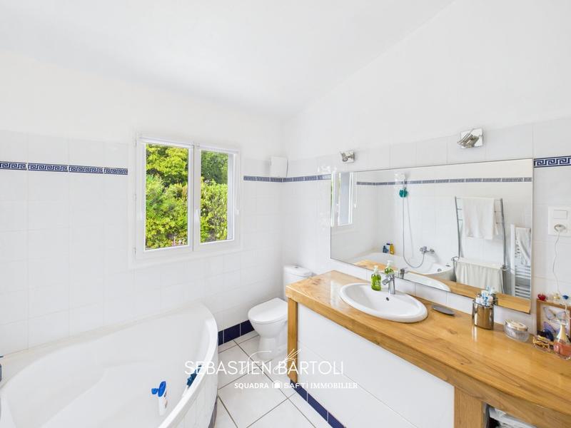 Maison - 192 m² - 7 pièces