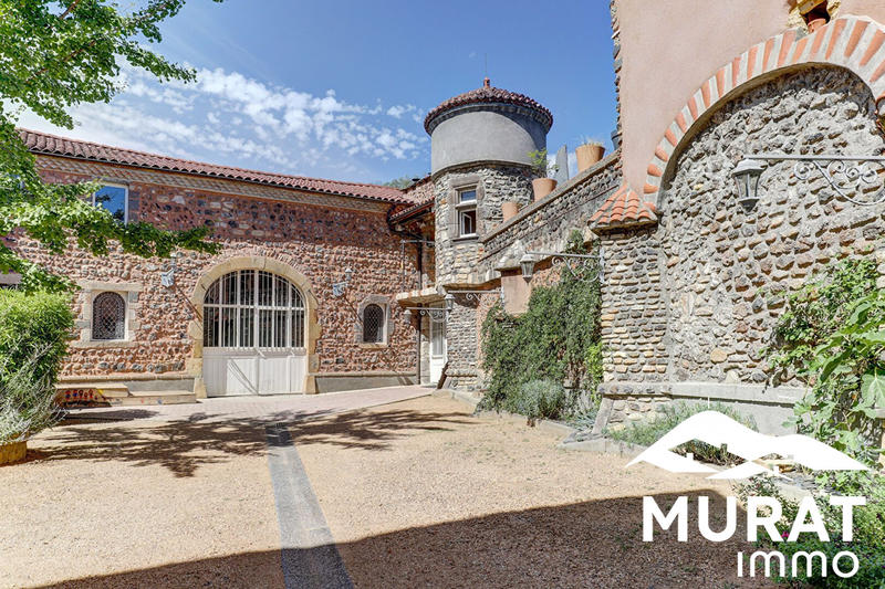 Maison - 440 m² - 8 pièces