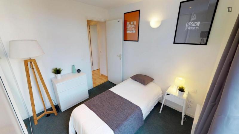 Chambre - 8 m² - 5 pièces