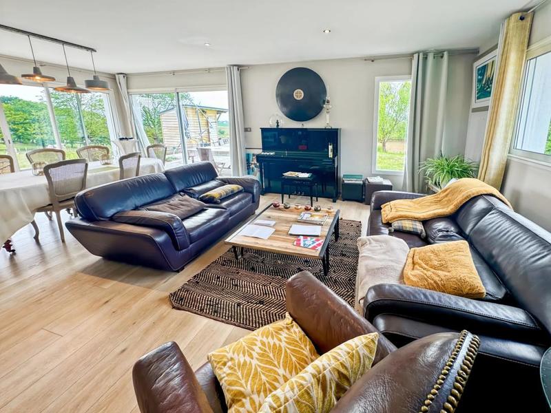 Maison - 200 m² - 8 pièces