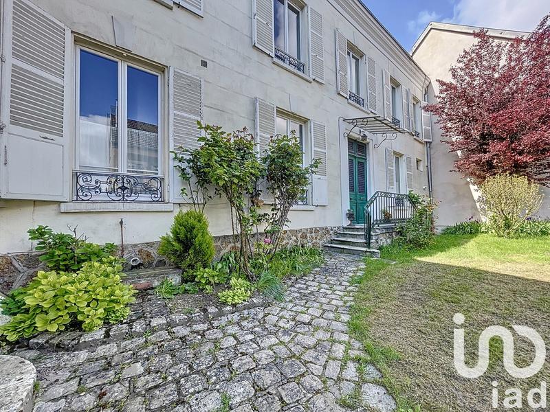 Maison - 325 m² - 12 pièces