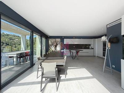 Maison - 216 m² - 6 pièces