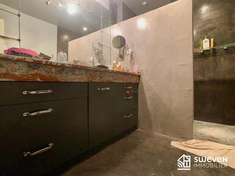 Maison - 320 m² - 8 pièces