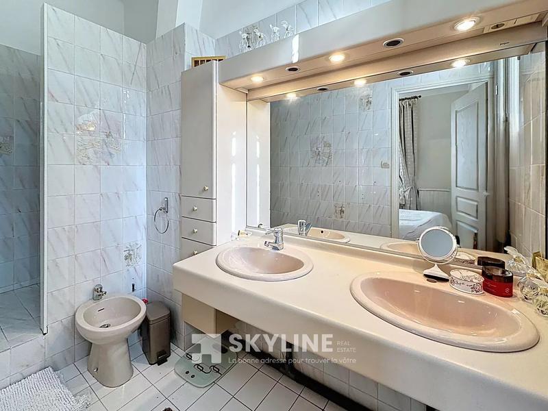 Maison - 197 m² - 9 pièces