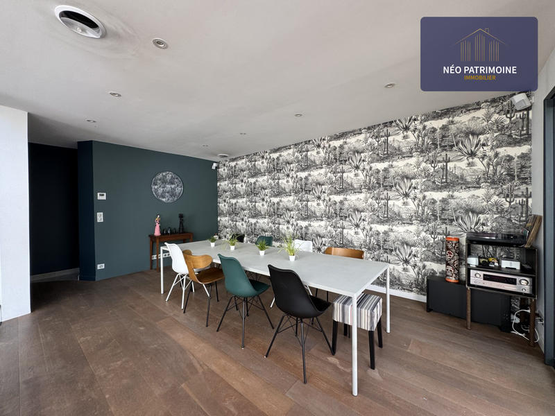 Maison contemporaine - 270 m² - 8 pièces