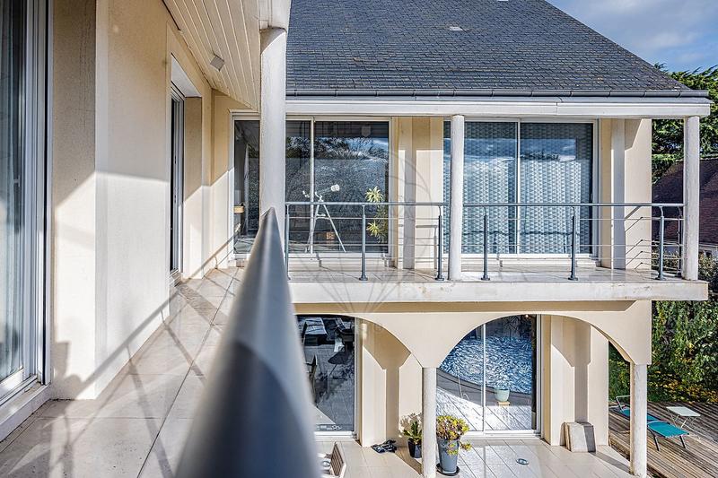 Maison - 282 m² - 8 pièces