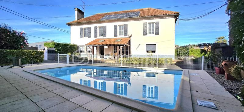 Maison ancienne - 222 m² - 8 pièces