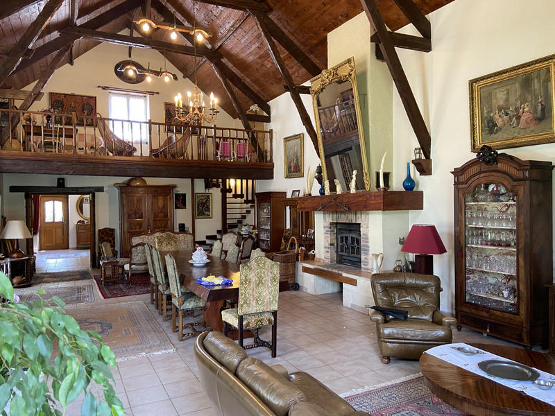 Maison - 406 m² - 9 pièces